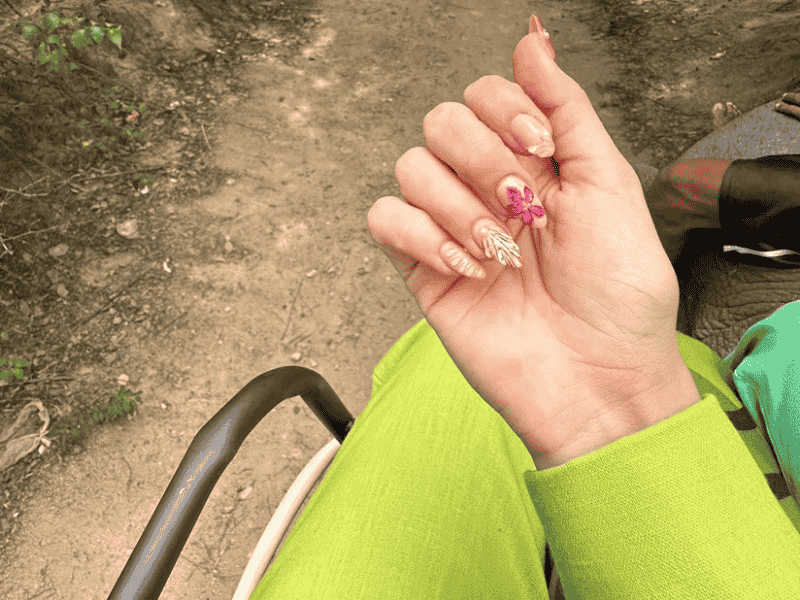 Riri Nails Oman GelX nails featuring shell accents and floral nail art