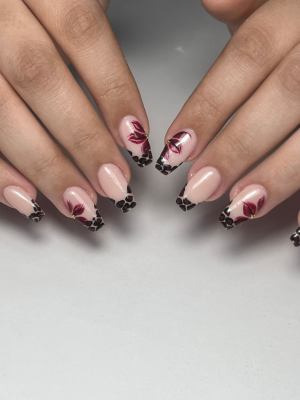 Riri Nails Oman Acrylic nail service featuring magenta floral design at black theme